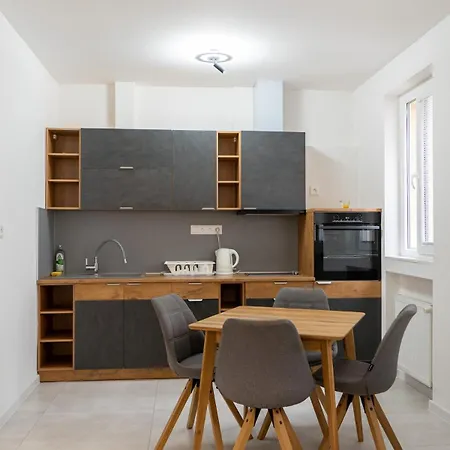 Modern 2br Gem In Center Appartement Bratislava