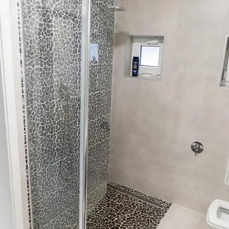 Modern 2br Gem In Center Appartement *