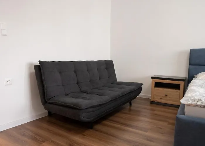 Modern 2br Gem In Center Apartment *