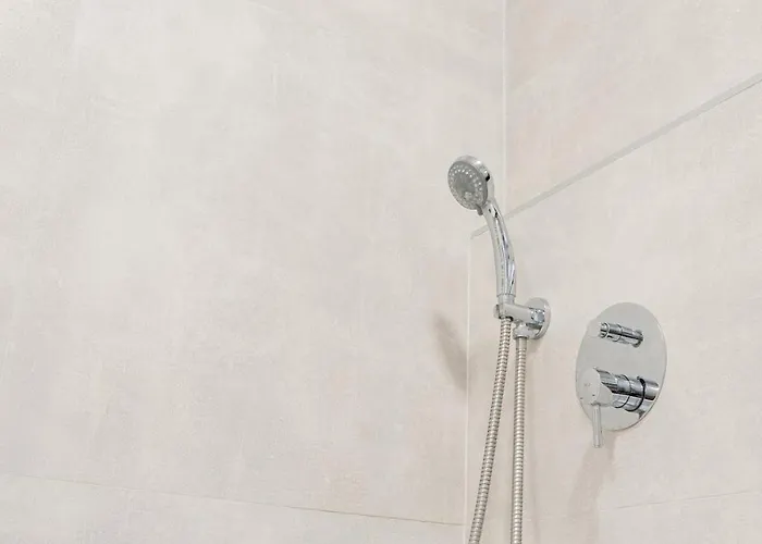 Apartment Modern 2br Gem In Center *