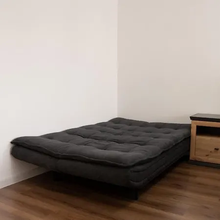 Apartment Modern 2br Gem In Center