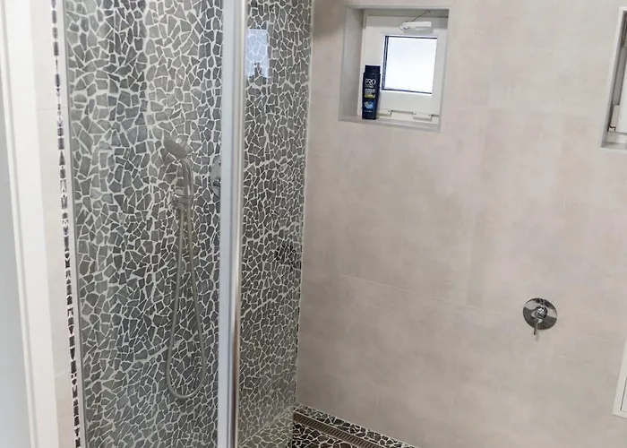 Modern 2br Gem In Center Appartement *