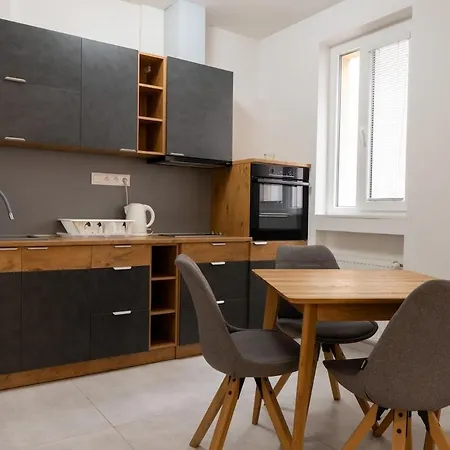Modern 2br Gem In Center Apartmán Bratislava